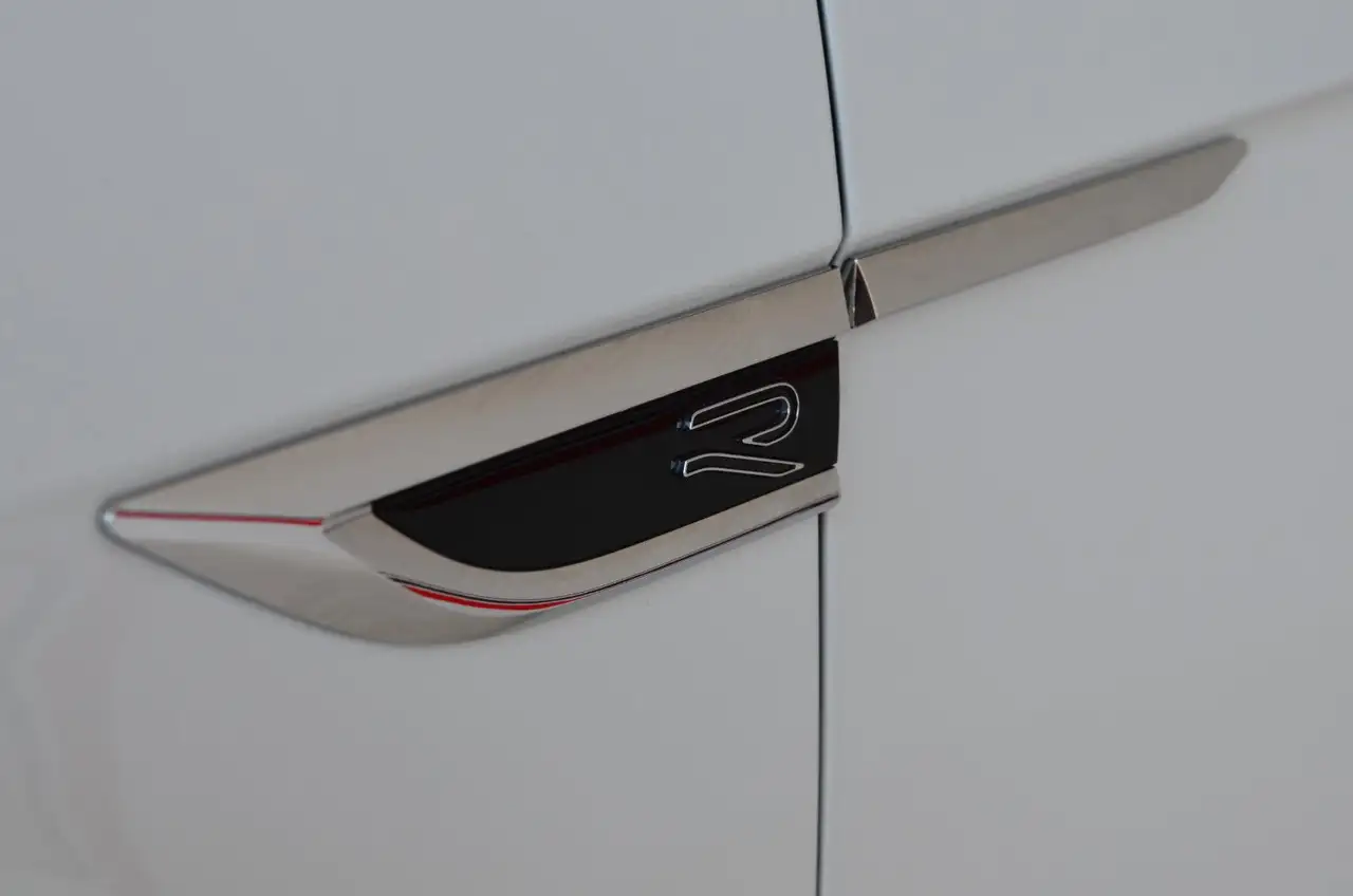 Volkswagen T-Roc Cabriolet R-Line Black & White| LED | Navi — Vehicle gallery 39