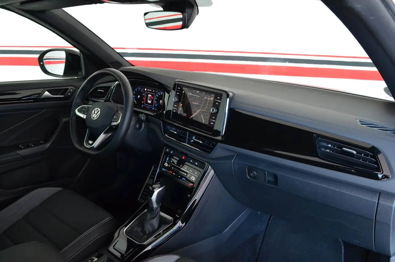 Volkswagen T-Roc Cabriolet R-Line Black & White| LED | Navi — Vehicle gallery 20
