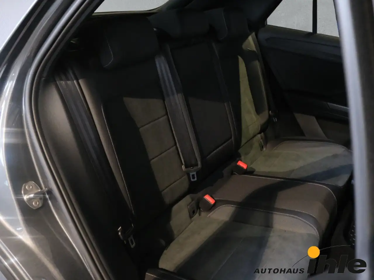 Volkswagen T-Roc Style 1,5 TSI DSG AHK+R-FAHRKAMERA+MASSAGESITZ — معرض صور السيارة 7