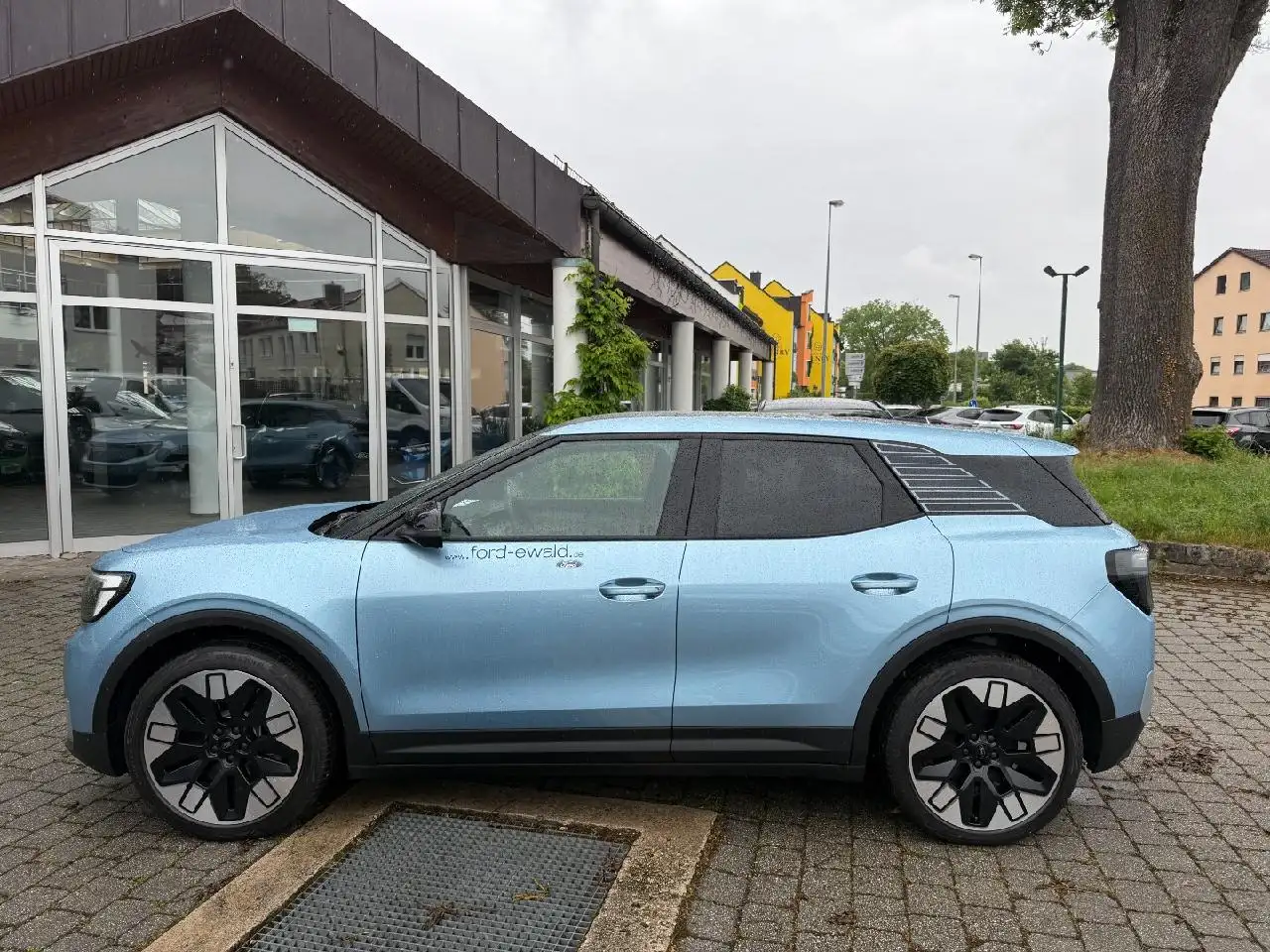Ford Explorer Premium RWD — معرض صور السيارة 2