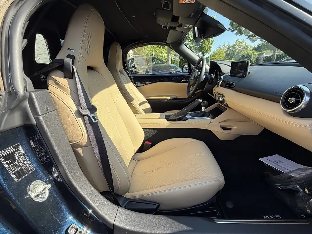 Mazda MX-5 1.5L SKYACTIV-G 132 6MT RWD Kazari — Galería del vehículo 7