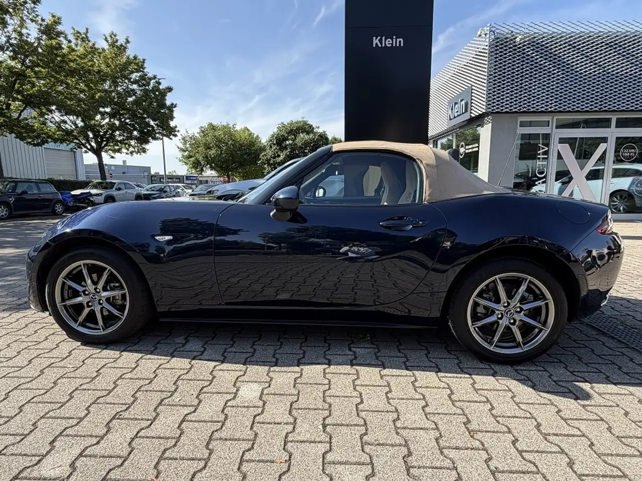 Mazda MX-5 1.5L SKYACTIV-G 132 6MT RWD Kazari — Galería del vehículo 4