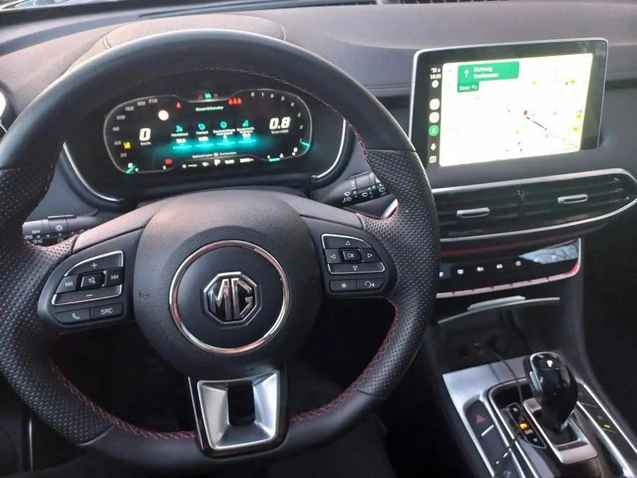 MG HS 1,5i Luxury Aut Klima Leder Navi PDC LMF18"BC — Galería del vehículo 19