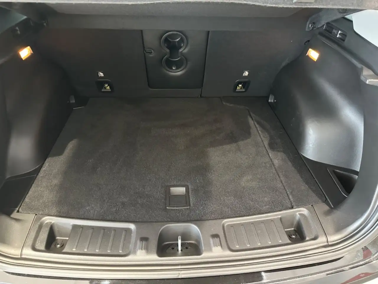 Jeep Compass Summit Plug-In Hybrid 4xe — Galerie du véhicule 24