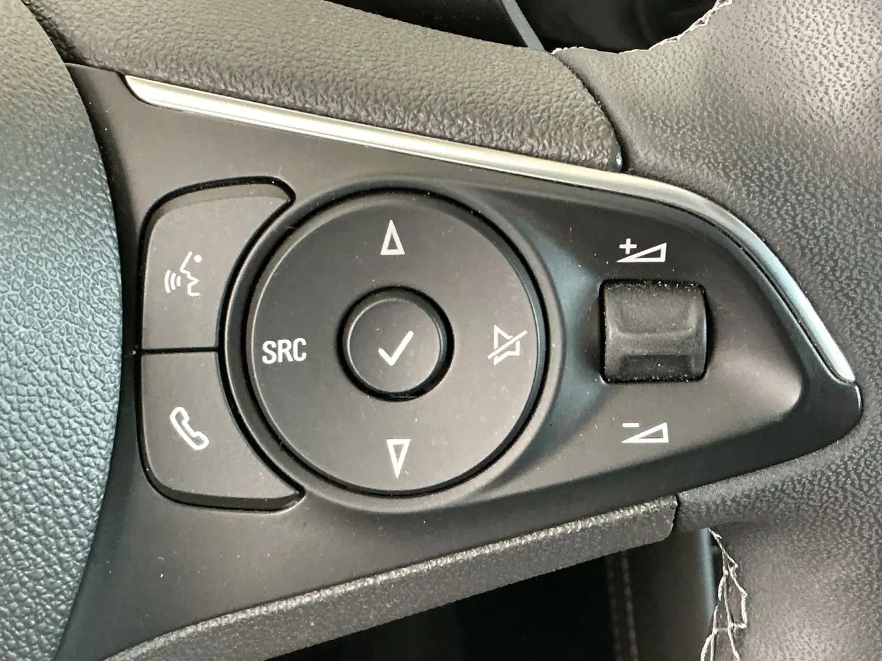 Opel Grandland 1.2 Kamera,PDC,Lenk+Sitzhzg.,CarPlay, — Galería del vehículo 19