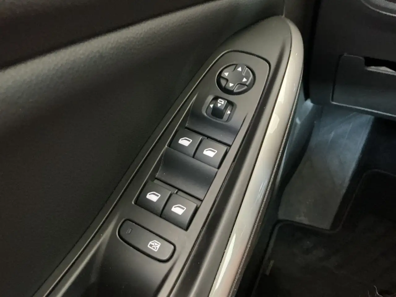 Opel Grandland 1.2 Kamera,PDC,Lenk+Sitzhzg.,CarPlay, — Galería del vehículo 16