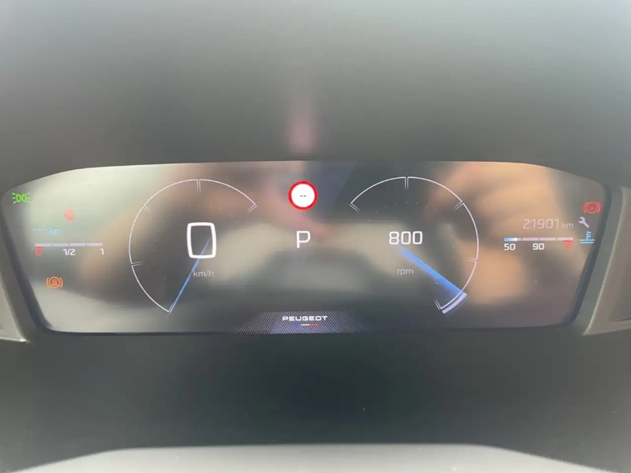 Peugeot 2008 Allure PT 130 EAT8 LED Apple CarPlay Android Auto — Galería del vehículo 15