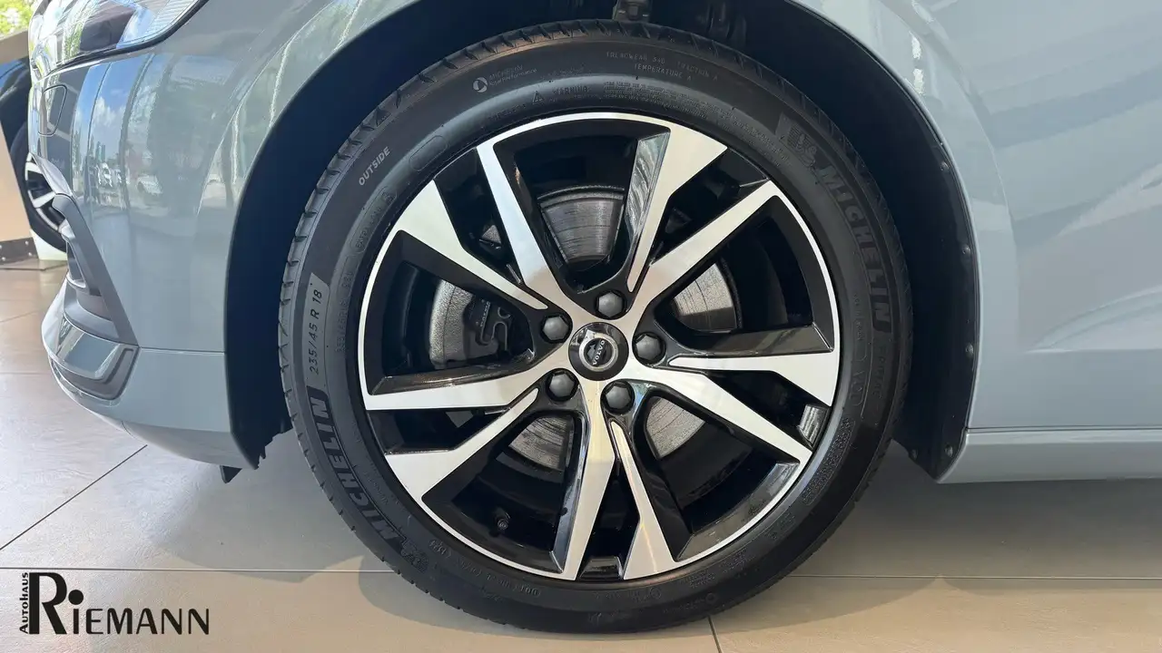 Volvo V60 B3 Benzin Core + Driver Awareness-Paket — Galería del vehículo 9