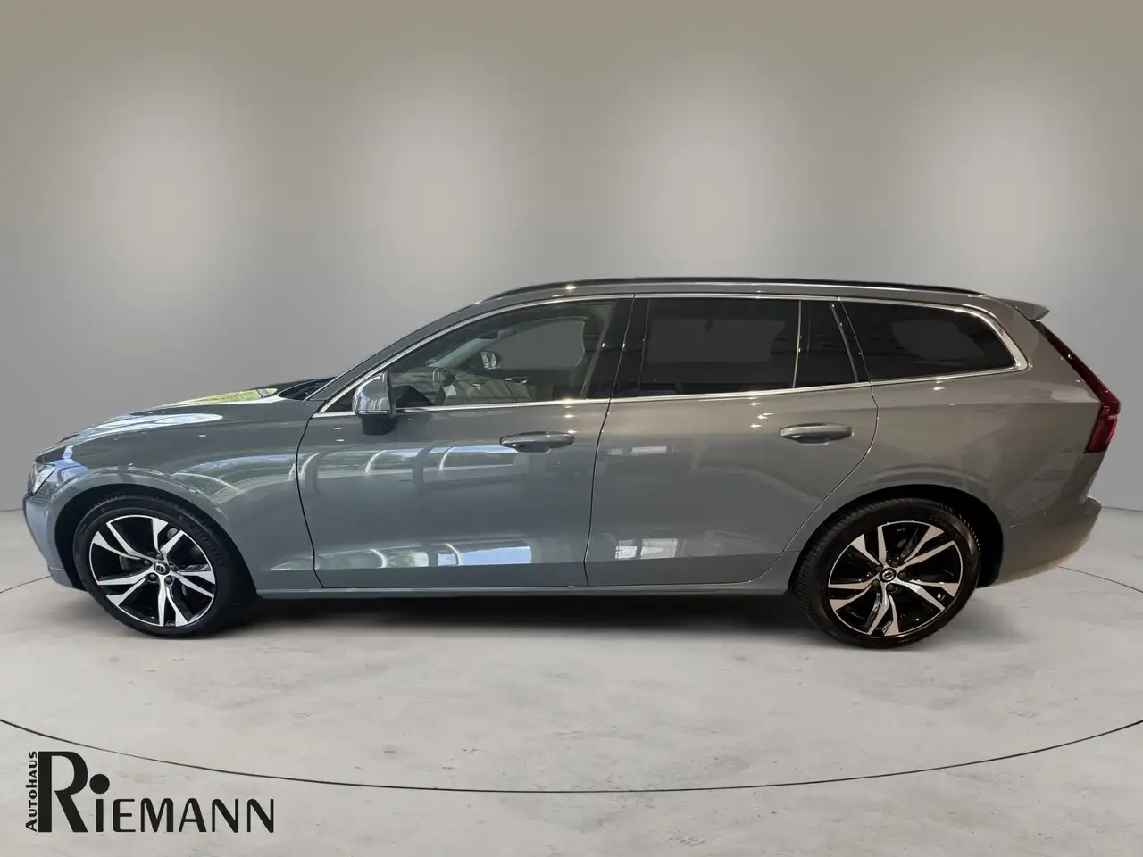 Volvo V60 B3 Benzin Core + Driver Awareness-Paket — Galería del vehículo 6