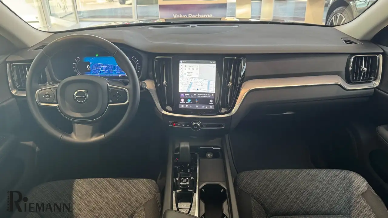 Volvo V60 B3 Benzin Core + Driver Awareness-Paket — Galería del vehículo 8