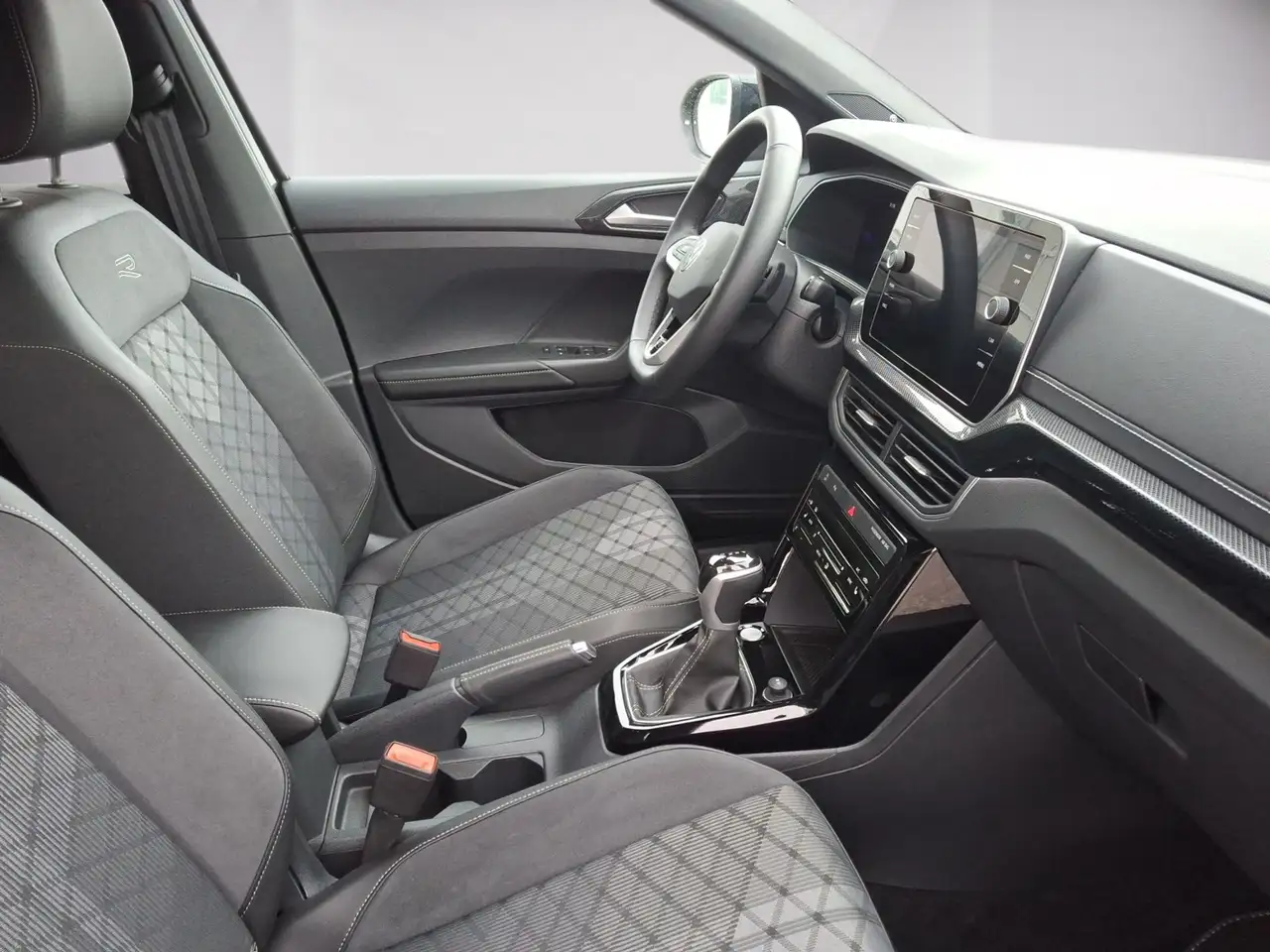 Volkswagen T-Cross R-Line 1.0l DSG Beats Kamera Matrix — Vehicle gallery 9