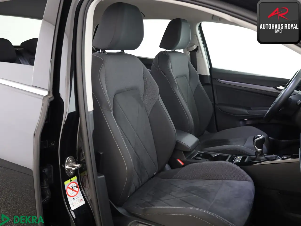 Volkswagen Golf VIII 1.5 TSI STYLE KAMERA,MASSAGE,ACC,LED+ — معرض صور السيارة 11