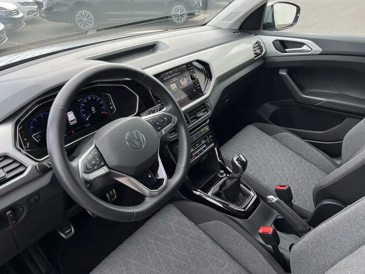 Volkswagen T-Cross 1.0 TSI Life 119€ m.20% Anz. MOVE PDC SHZ FL-Ass — معرض صور السيارة 12