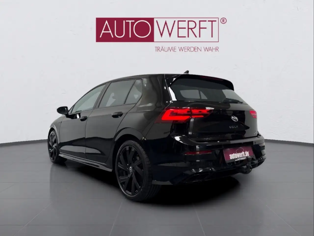 Volkswagen Golf 8 1.5 eTSI DSG 3x R LINE BLACK MATRIX AHK KAM NAVI — Galería del vehículo 4