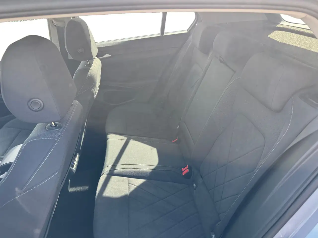 Volkswagen Golf VIII Style 1.5 eTSI DSG, LED/KAM/ACC/SHZ/NA — Vehicle gallery 10