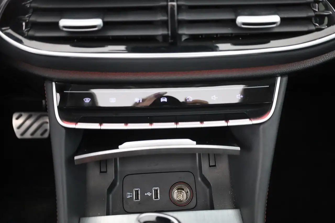MG HS 1.5 T-GDI Luxury Aut. LED ACC Navi 360° Pano — Vehicle gallery 12