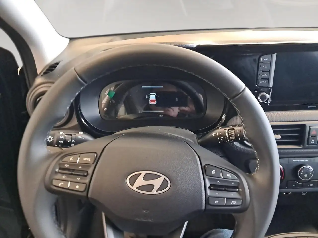 Hyundai i10 i10 Select Navi/R.Kamera/Klima uvm — معرض صور السيارة 8
