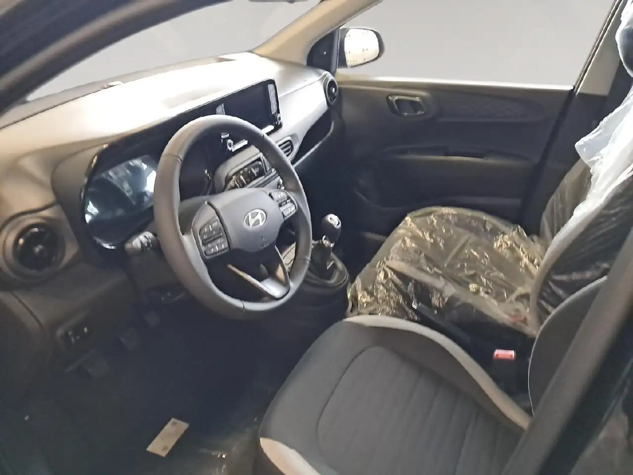 Hyundai i10 i10 Select Navi/R.Kamera/Klima uvm — معرض صور السيارة 7