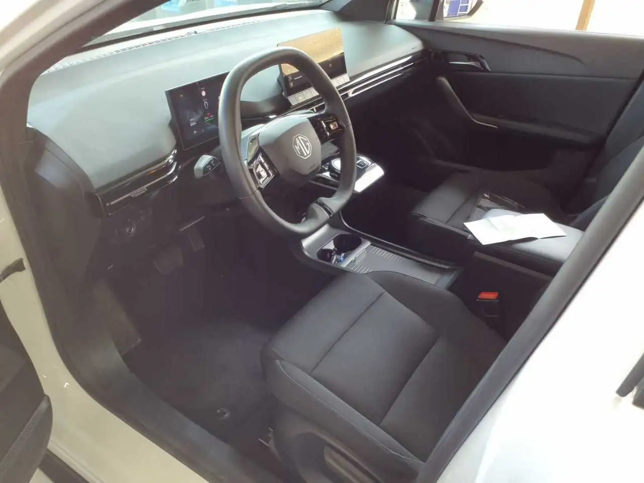 MG Sonstige 125 kW Standard 51 kWh ACC BLIS LED Lane AUT Klima — Vehicle gallery 9
