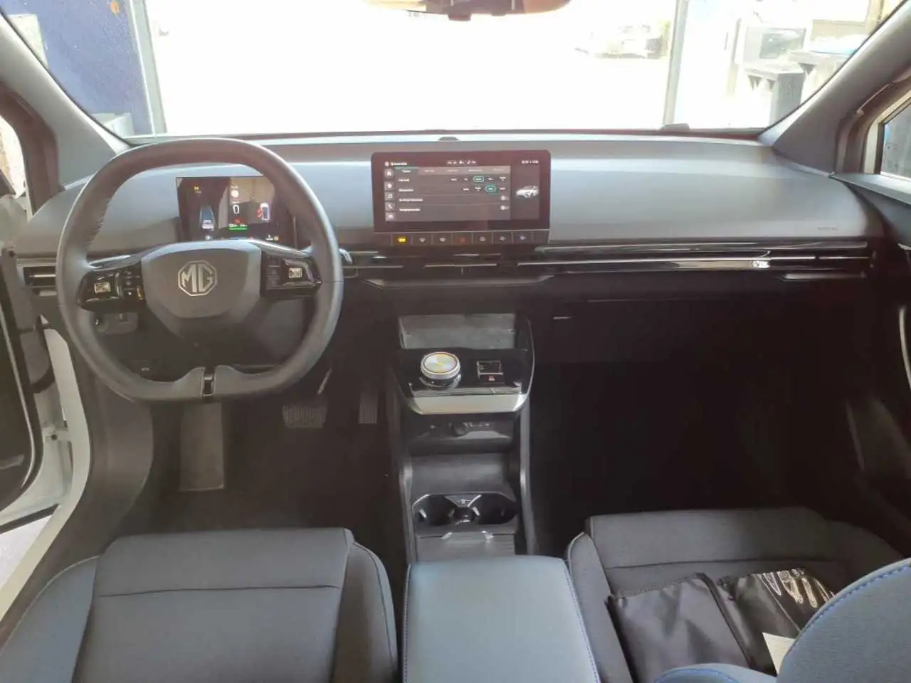 MG Sonstige 125 kW Standard 51 kWh ACC BLIS LED Lane AUT Klima — Vehicle gallery 6