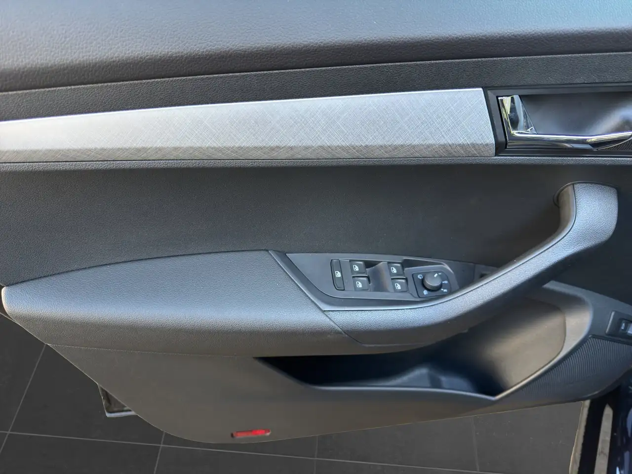 Skoda Fabia Selection Chromepaket, Sunset, Reserverad — Galerie du véhicule 13