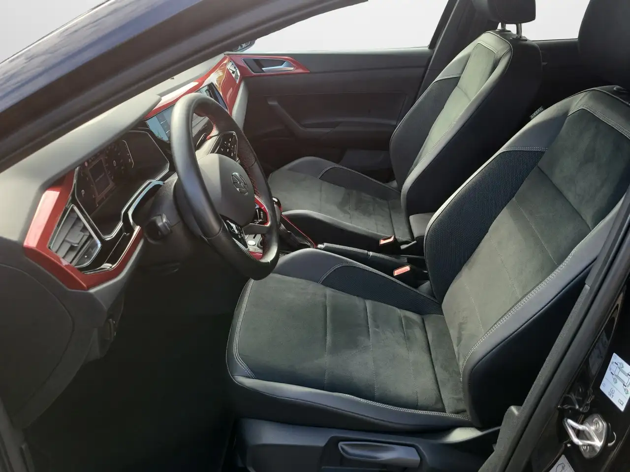 Volkswagen Polo GTI 2.0 TSI DSG LED-Matrix Pano 18" Navi — Vehicle gallery 8