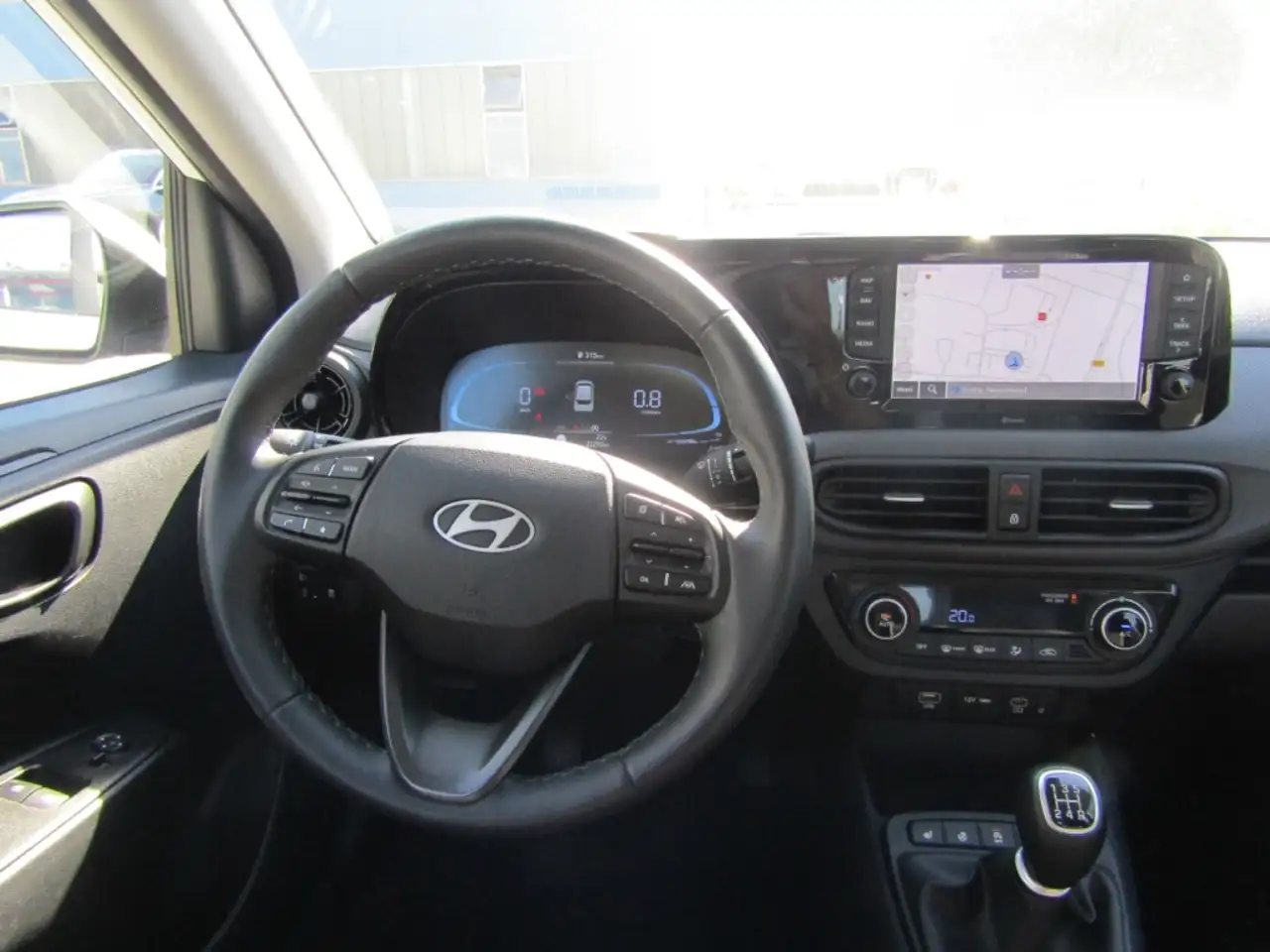 Hyundai i10 1.0 Trend NAVI RFK SHZ GRA ALU KLIMA — معرض صور السيارة 8