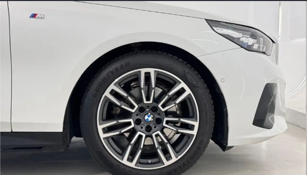 BMW 520 520iA M Sport M Sport — معرض صور السيارة 11