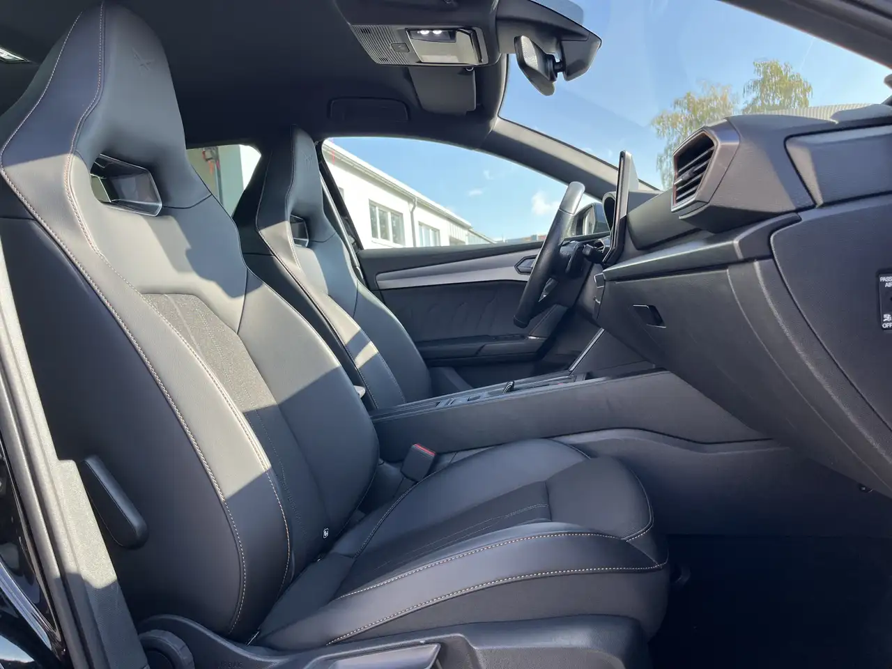 CUPRA Leon SP 2.0 TSI DSG 175€ m.20% Anz. AHK Navi ACC LED — معرض صور السيارة 15