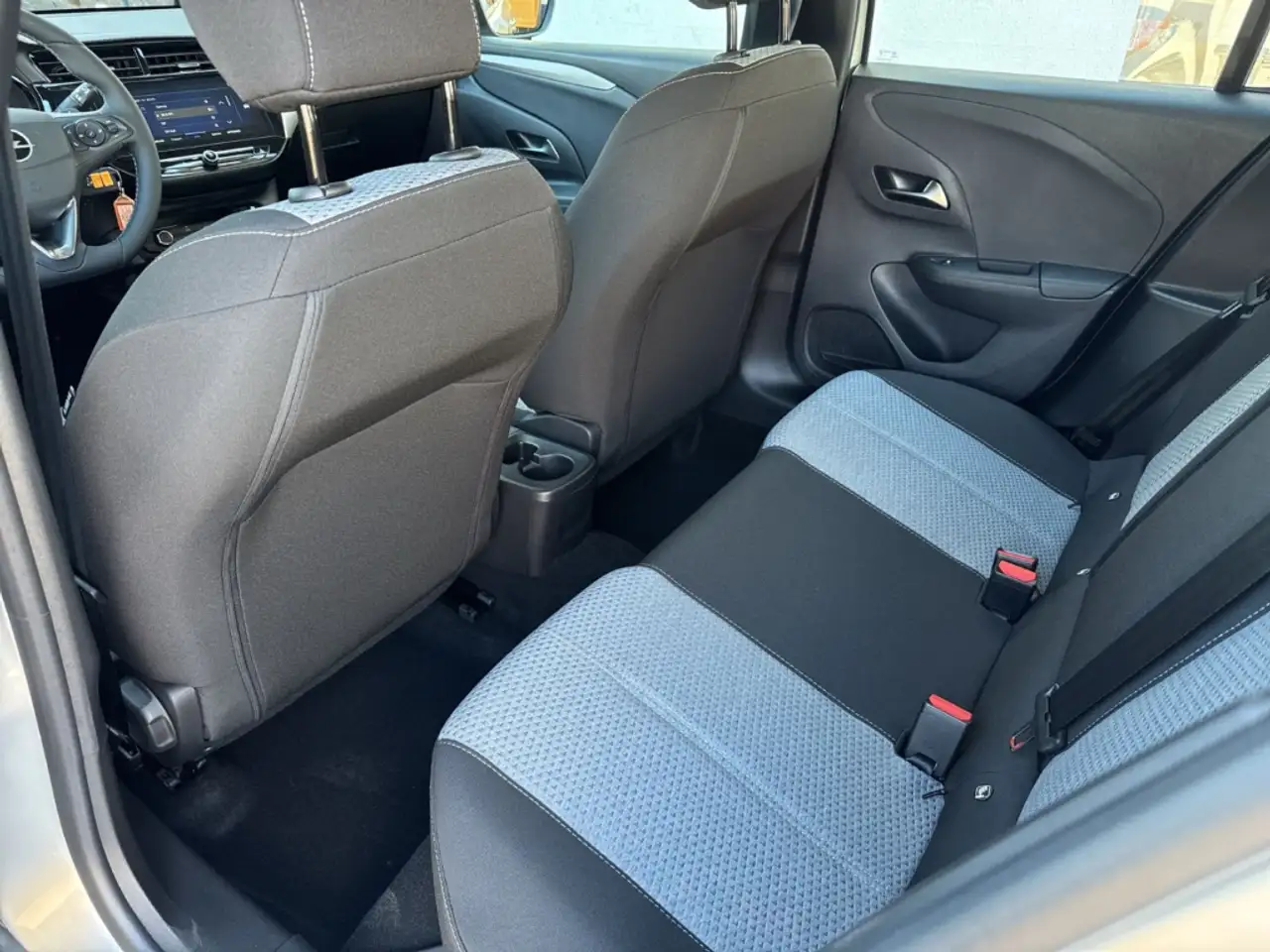 Opel Corsa Edition 1.2 100 PS Autom. LED PDC Carplay — Galerie du véhicule 25