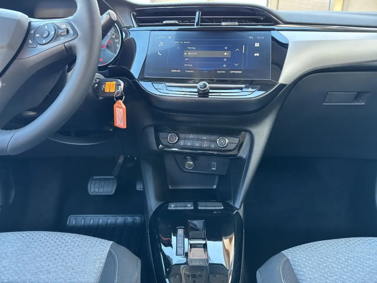 Opel Corsa Edition 1.2 100 PS Autom. LED PDC Carplay — Galerie du véhicule 12