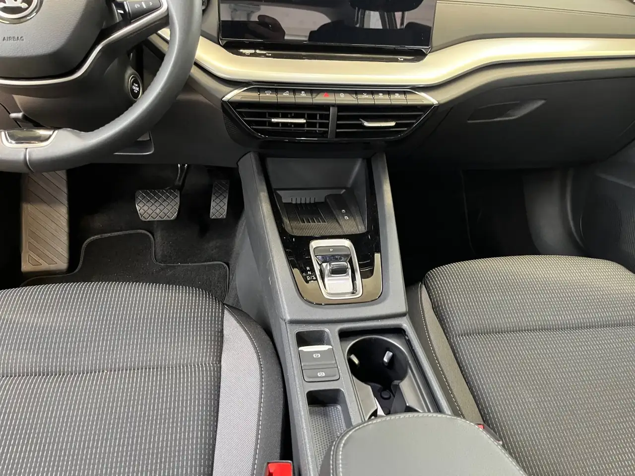 Skoda Octavia Combi Selection 1.5TSI mHEV DSG Klima PDC — معرض صور السيارة 9