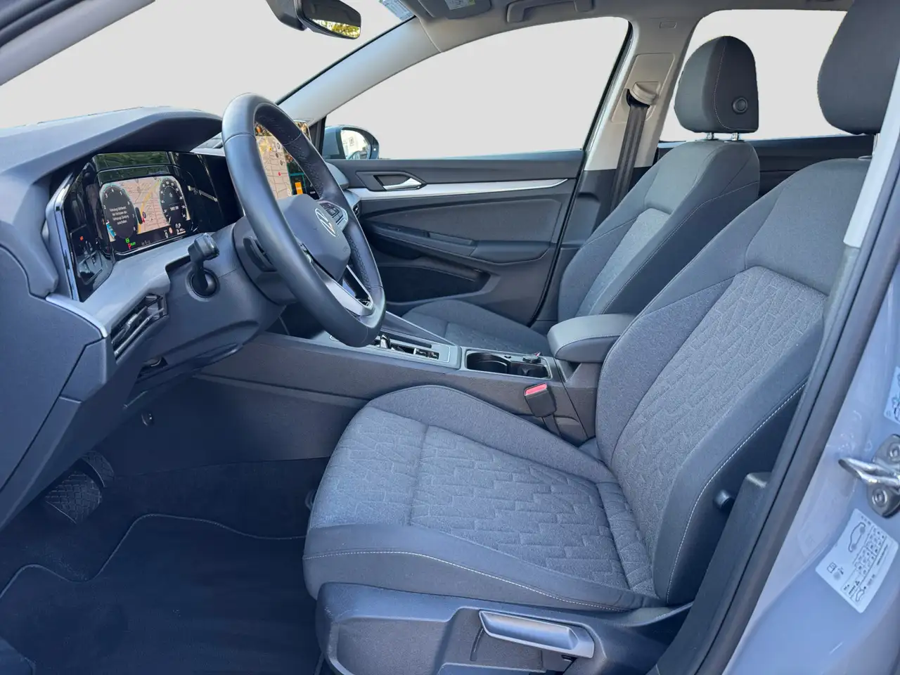 Volkswagen Golf VIII 1.5TSI DSG Life ACC Cam LED Navi Sitzh — Vehicle gallery 10