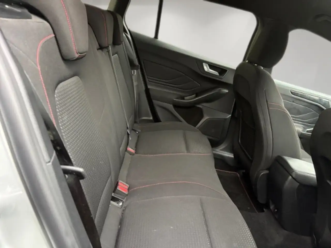 Ford Focus Turnier ST-Line X Automatik AHK-abnehmbar Navi Dig — Galerie du véhicule 14