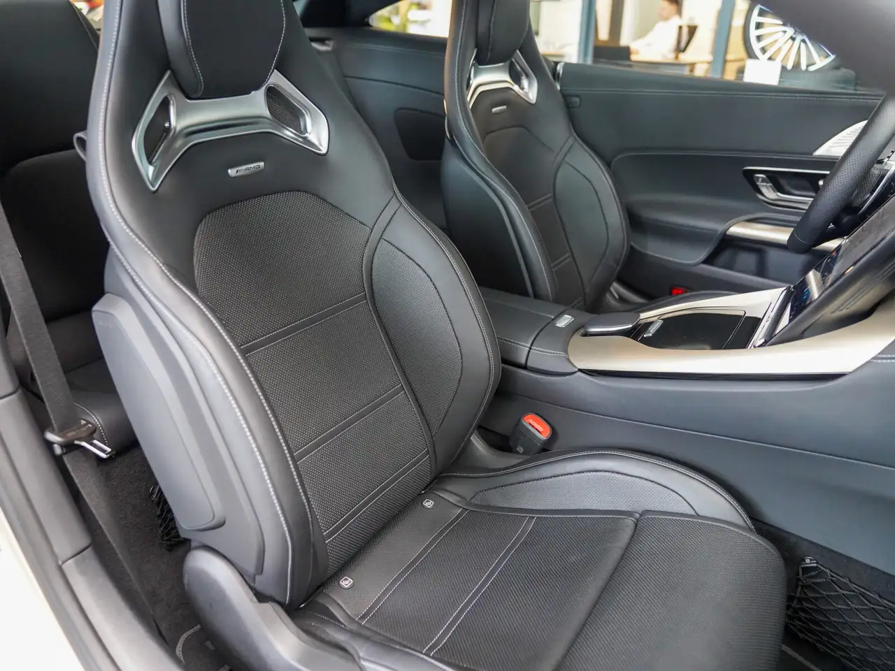 Mercedes-Benz AMG GT AMG GT 43 kalaharigold MATTLACK Performance Sitz — Galería del vehículo 9