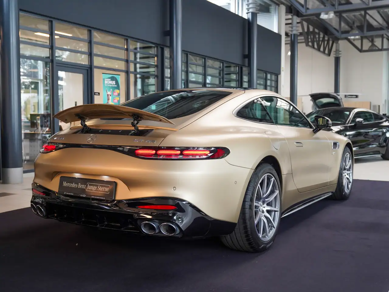 Mercedes-Benz AMG GT AMG GT 43 kalaharigold MATTLACK Performance Sitz — Galería del vehículo 4