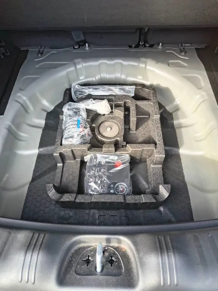 Jeep Compass Altitude Mild-Hybrid FWD — معرض صور السيارة 28
