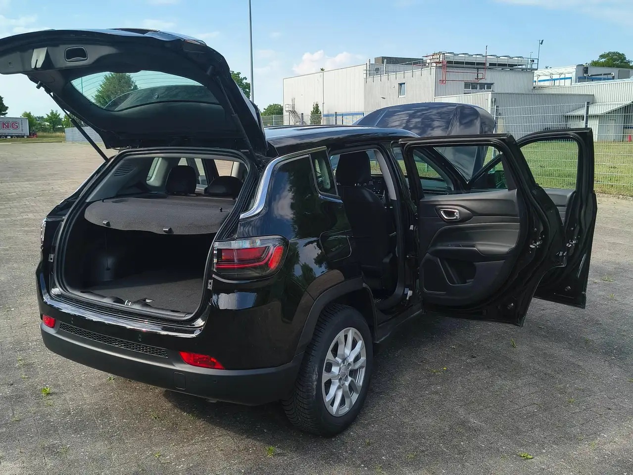 Jeep Compass Altitude Mild-Hybrid FWD — معرض صور السيارة 13