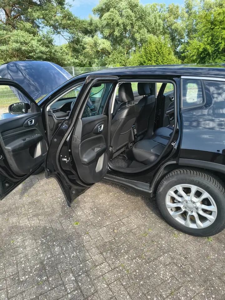 Jeep Compass Altitude Mild-Hybrid FWD — معرض صور السيارة 4