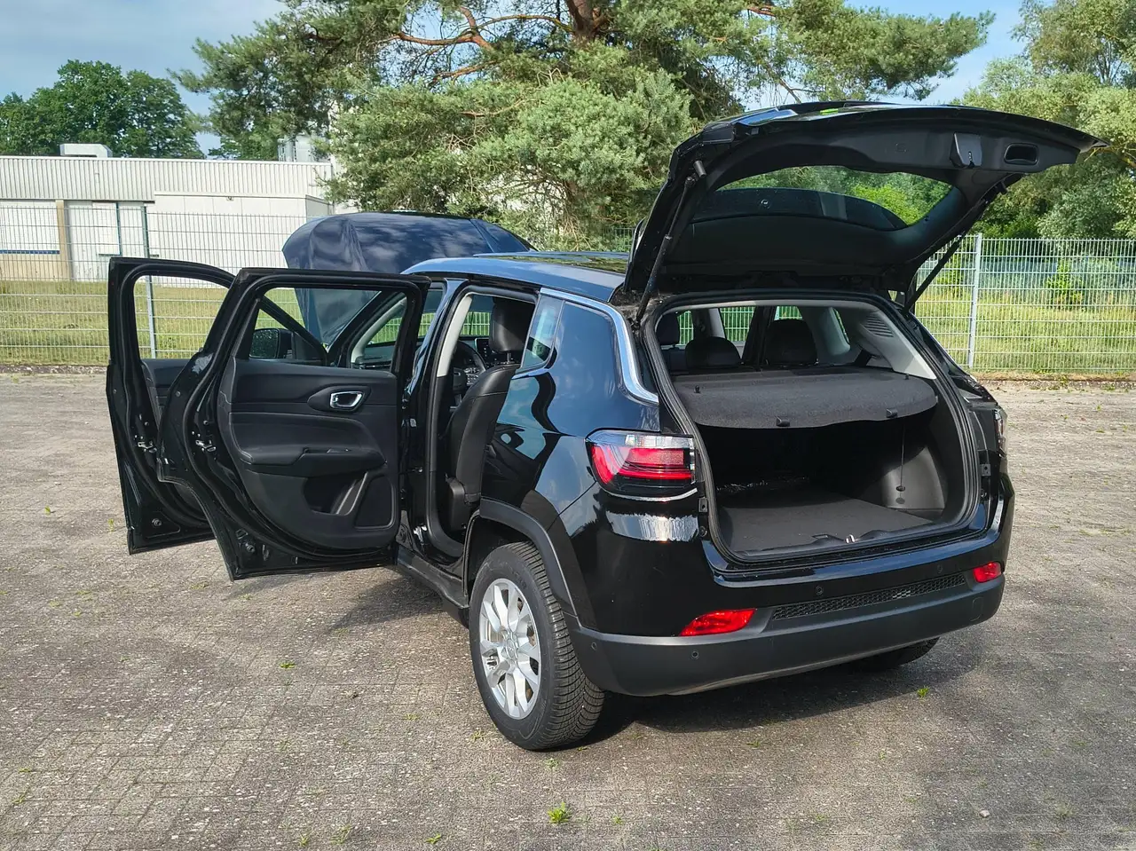 Jeep Compass Altitude Mild-Hybrid FWD — معرض صور السيارة 8