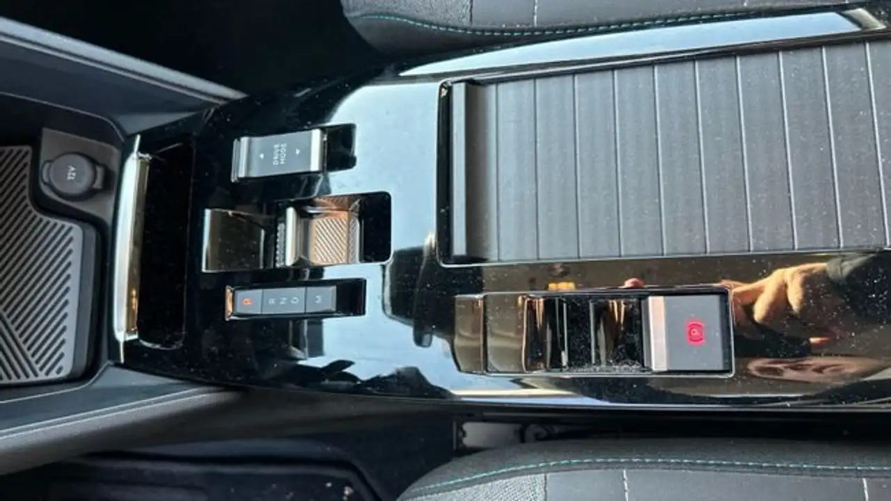 Citroen C4 1.2 PURETECH 130 MAX AUTO 131 5P — Galerie du véhicule 9