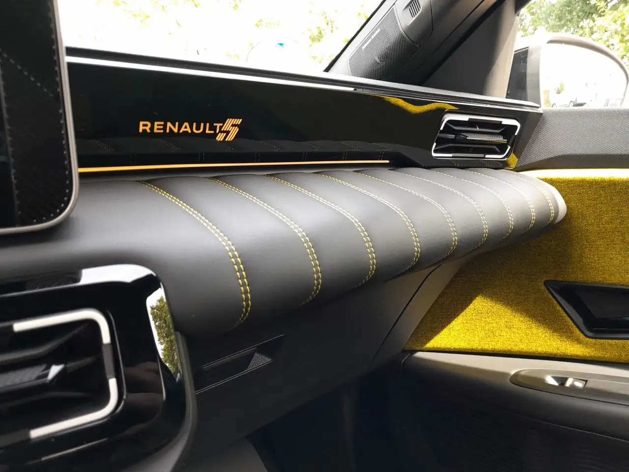 Renault R 5 Iconic 150 Comfort Range 52kwh — Galerie du véhicule 13