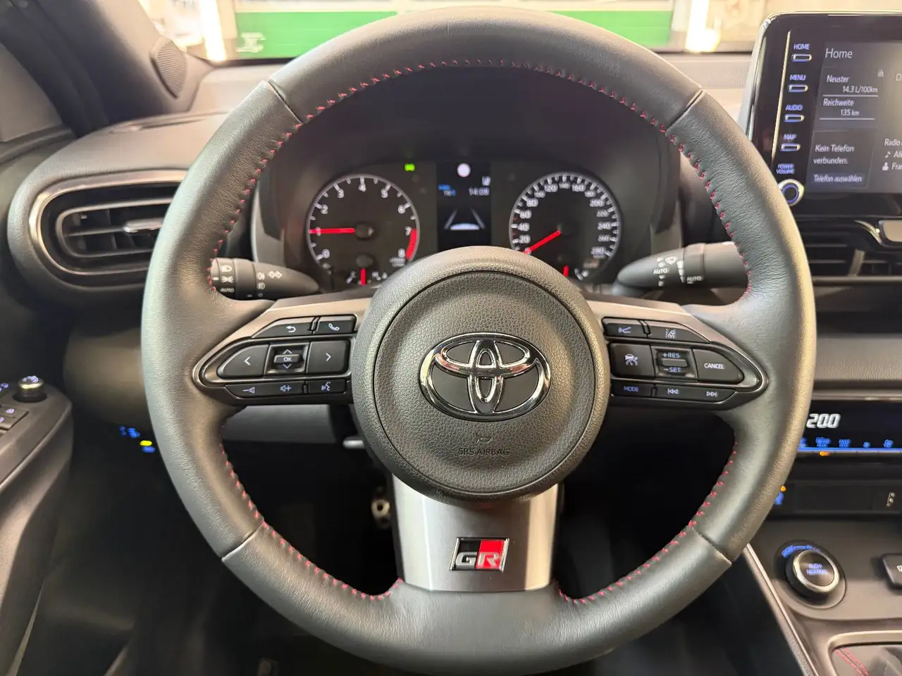 Toyota Yaris GR CARBON LED KAMERA LHZ SHZ ACC — Galerie du véhicule 6