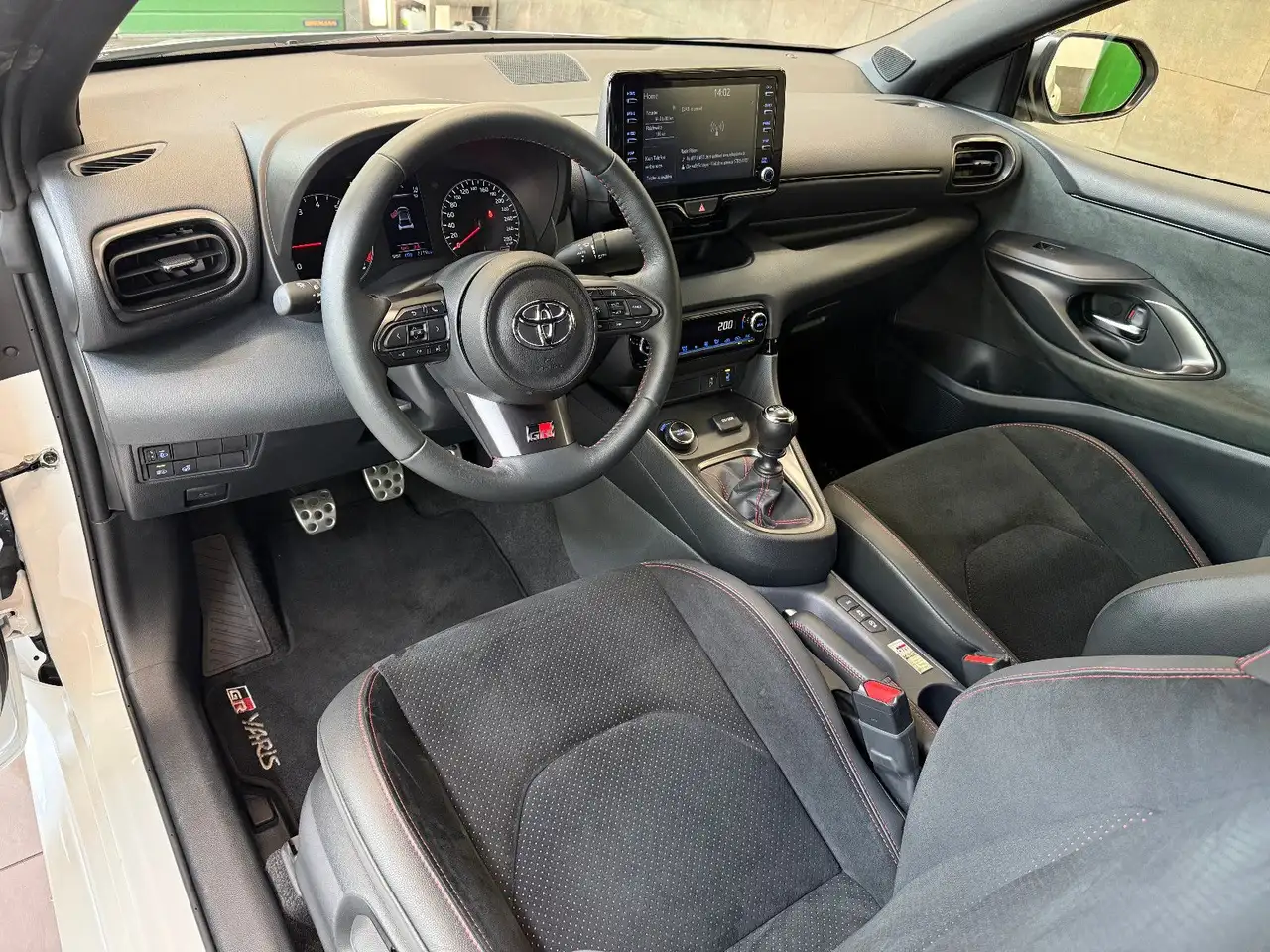Toyota Yaris GR CARBON LED KAMERA LHZ SHZ ACC — Galerie du véhicule 4
