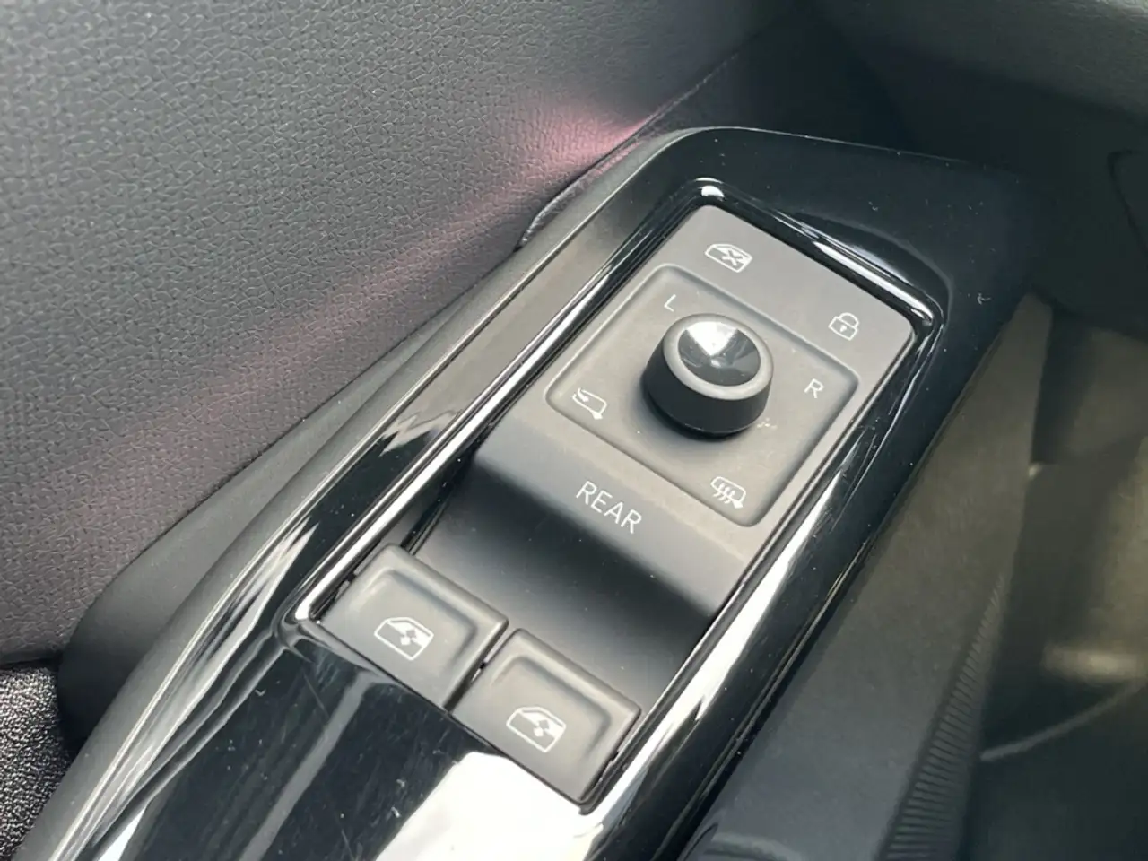 Volkswagen ID.3 Pro Kamera/Keyless/ACC/Navi/App-Connect/LED/Sitz- — Vehicle gallery 29