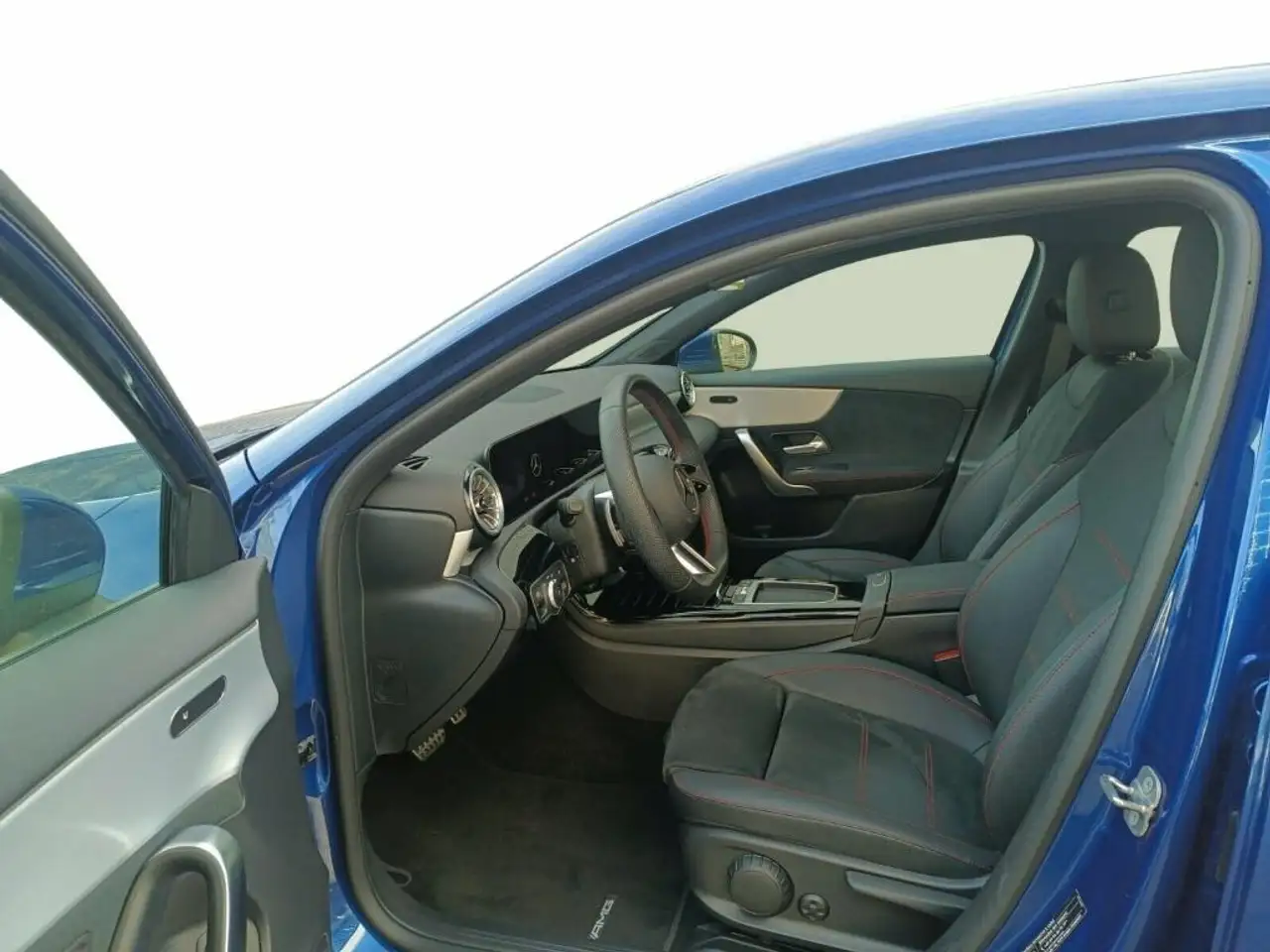 Mercedes-Benz A 200 AMG AUT Kam. KeyLess KlimaA LED LM Navi — Vehicle gallery 12