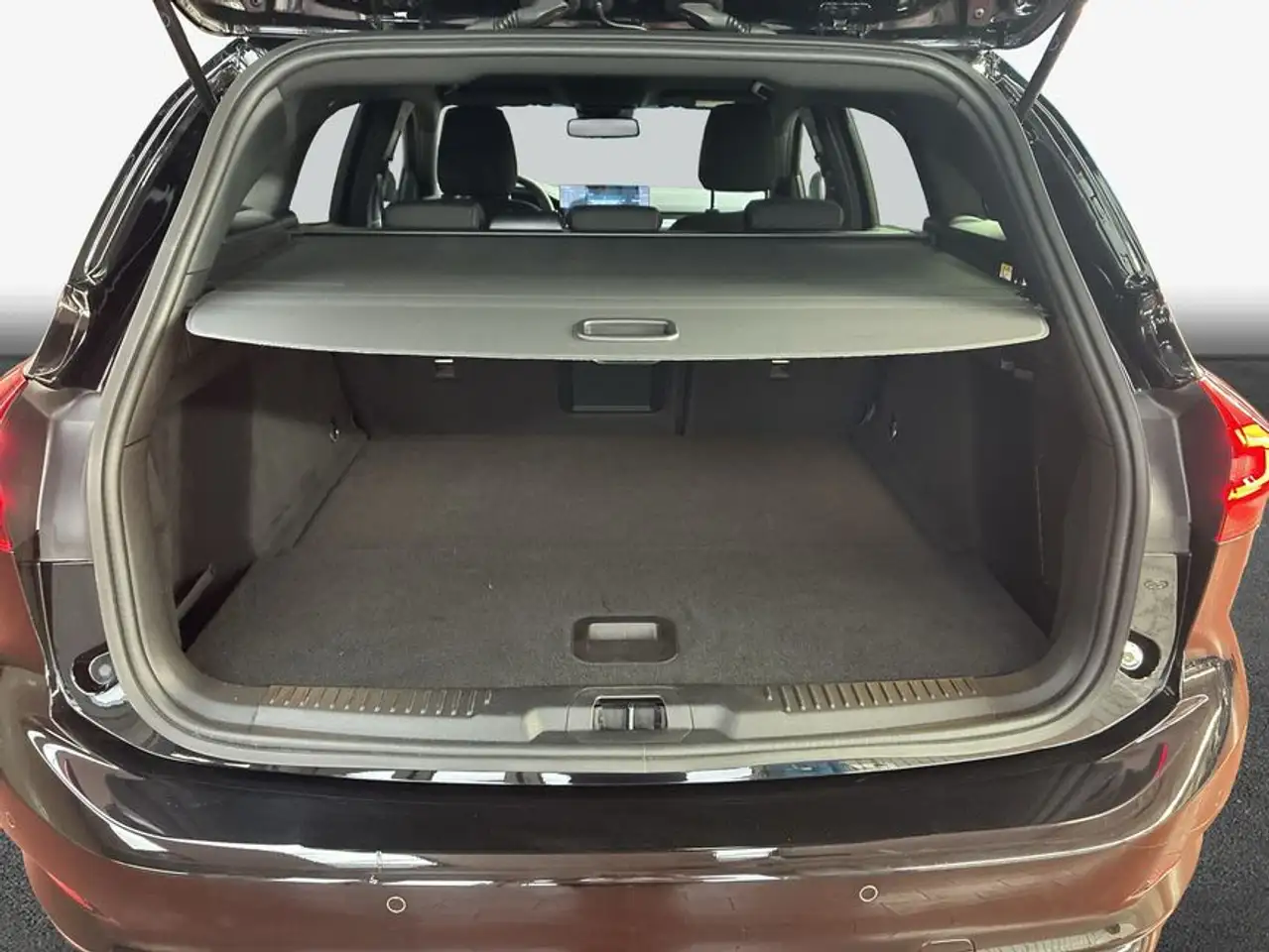 Ford Focus Turnier 1.0 EcoBoost Hybrid ST-LINE X — معرض صور السيارة 8