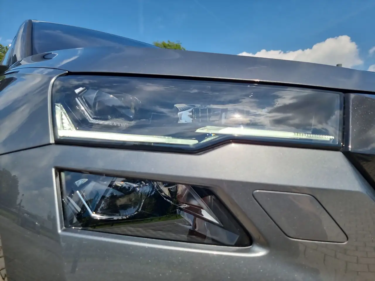 Skoda Karoq 1,5 TSI DSG Sportline AHK+RFK+LED — Galería del vehículo 9
