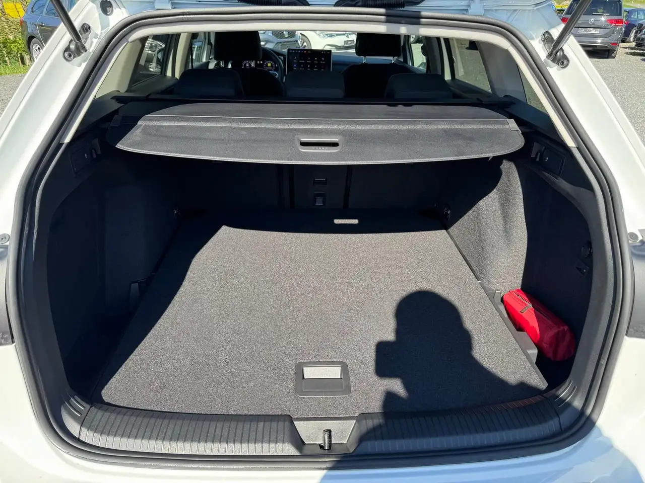 Volkswagen Golf VIII Variant 1.5 TSI *Life*AHK-SCHWENKBAR*P — Vehicle gallery 8