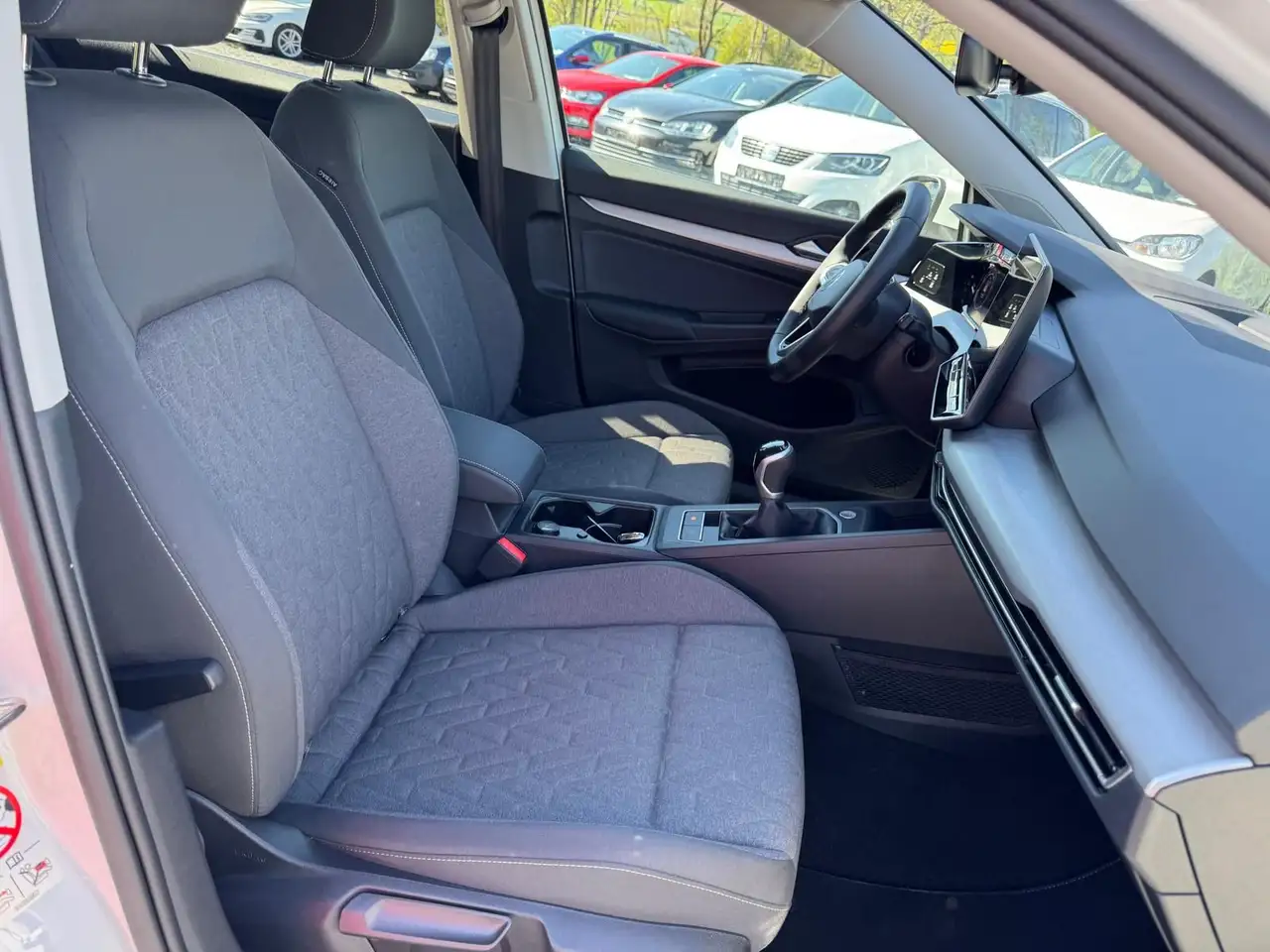 Volkswagen Golf VIII Variant 1.5 TSI *Life*AHK-SCHWENKBAR*P — Vehicle gallery 10